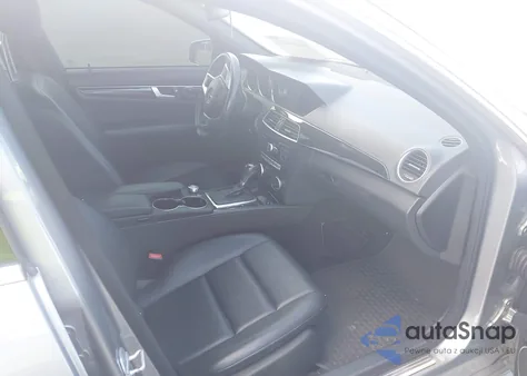 2013 Mercedes-Benz C 350 Sport из США, поврежденный, VIN WDDGF5HB3DR291164